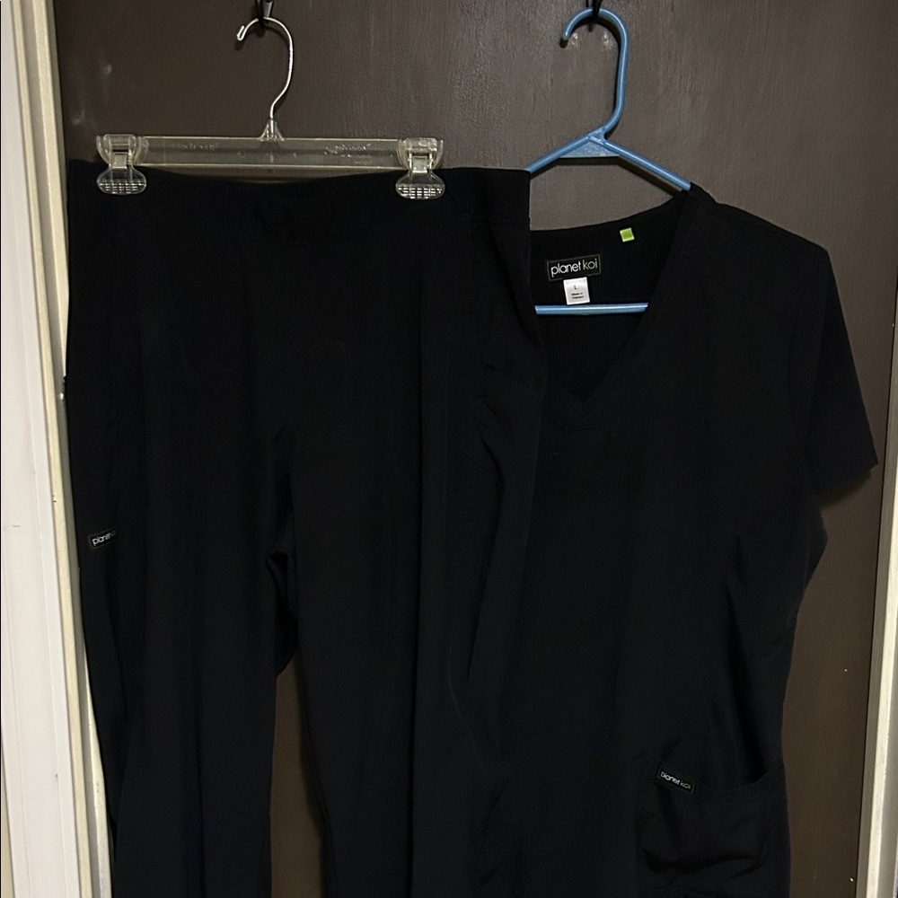 Planet Koi Black Scrub Set